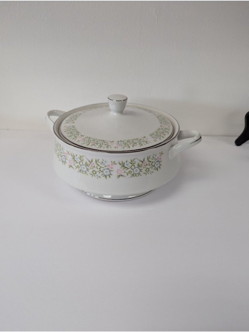 Taihei China Fine China Covered Dish Soup Tureen Bowl Lid Floral Silver Trim Jap